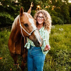 Meet your Posher, Caitlin